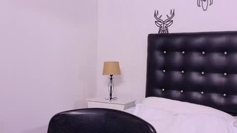 Snapshot of skinny_hottie18 chatting on December 27, 4:32 pm skinny_hottie18 online show from December 27, 4:32 pm