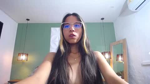 Snapshot of skinny_hottie18 chatting on January 19, 1:33 pm skinny_hottie18 online show from January 19, 1:33 pm