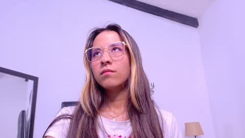 Snapshot of skinny_hottie18 chatting on January 21, 1:32 pm skinny_hottie18 online show from January 21, 1:32 pm