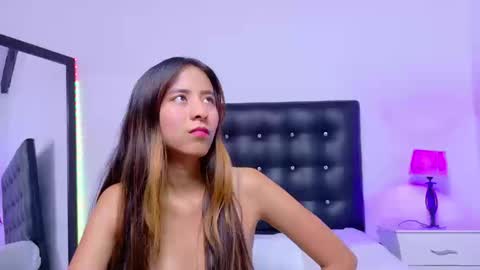 Snapshot of skinny_hottie18 chatting on September 9, 1:43 pm skinny_hottie18 online show from September 9, 1:43 pm