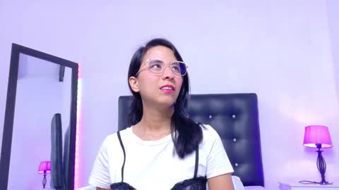 Snapshot of skinny_hottie18 chatting on September 13, 1:22 pm skinny_hottie18 online show from September 13, 1:22 pm