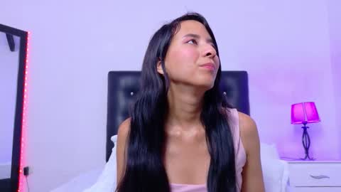 Snapshot of skinny_hottie18 chatting on October 16, 2:18 pm skinny_hottie18 online show from October 16, 2:18 pm