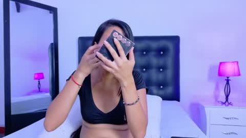 skinny_hottie18 online show from May 2, 7:41 pm