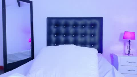 Snapshot of skinny_hottie18 chatting on May 14, 8:48 pm skinny_hottie18 online show from May 14, 8:48 pm