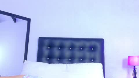 Snapshot of skinny_hottie18 chatting on May 29, 3:43 pm skinny_hottie18 online show from May 29, 3:43 pm