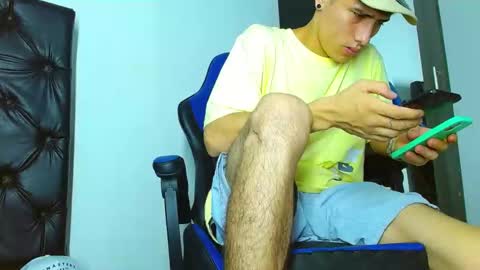 Snapshot of skinny_marked chatting on December 27, 9:22 pm skinny marked online show from December 27, 9:22 pm
