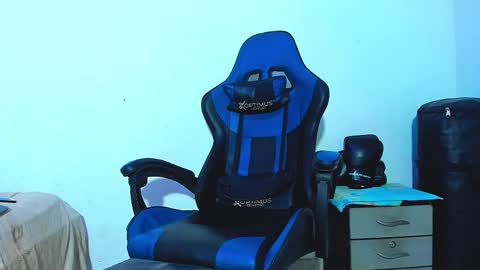 Snapshot of skinny_marked chatting on December 16, 1:54 am skinny marked online show from December 16, 1:54 am