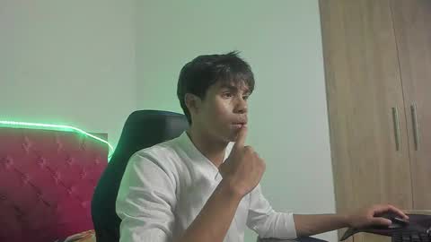 sam online show from April 23, 4:14 am