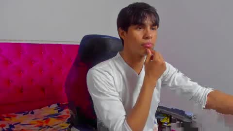 sam online show from May 10, 5:01 am