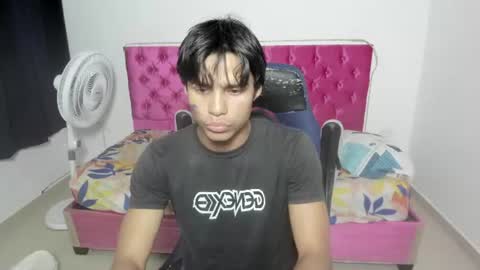 Snapshot of skinny_sam23 chatting on June 18, 5:51 am sam online show from June 18, 5:51 am