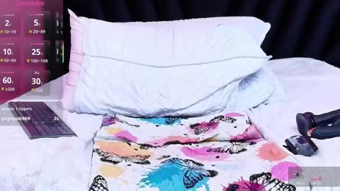 Snapshot of skinnyandcute_ chatting on November 2, 12:57 am Mariah Black online show from November 2, 12:57 am