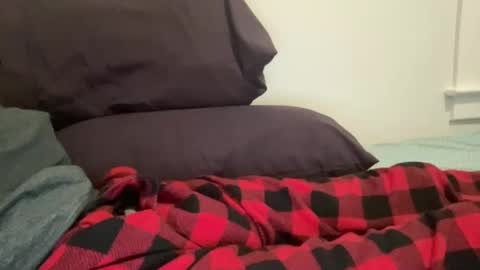 Snapshot of skinnyandweird chatting on October 5, 9:24 pm skinnyandweird online show from October 5, 9:24 pm