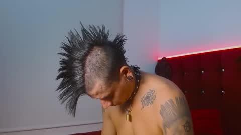 skinnydevil1 online show from March 5, 4:19 am