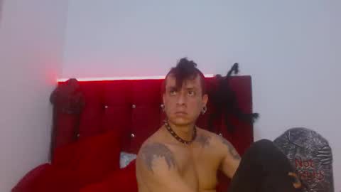 skinnydevil1 online show from March 18, 3:31 am