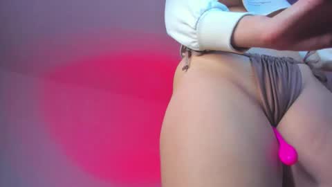 Snapshot of skinnyhorny_ chatting on October 17, 6:05 am SKINNYHORNY online show from October 17, 6:05 am