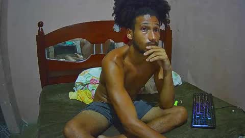 Snapshot of skinnylatinman chatting on December 4, 7:39 am Skinny Latin Man online show from December 4, 7:39 am