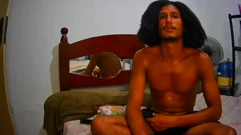 Snapshot of skinnylatinman chatting on February 15, 1:31 am Skinny Latin Man online show from February 15, 1:31 am