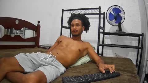 Snapshot of skinnylatinman chatting on September 30, 9:53 pm Skinny Latin Man online show from September 30, 9:53 pm