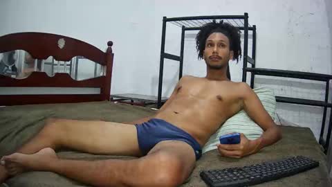 Snapshot of skinnylatinman chatting on October 3, 12:07 am Skinny Latin Man online show from October 3, 12:07 am