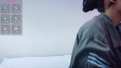 Snapshot of skinnyneighbour_ chatting on November 13, 3:05 am Karla online show from November 13, 3:05 am