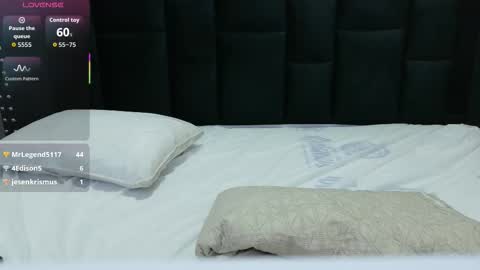 Snapshot of skinnyneighbour_ chatting on December 5, 3:59 am Karla online show from December 5, 3:59 am