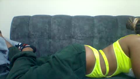 skinnypetite2 online show from April 25, 5:21 am