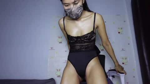 skinnythai4u online show from May 6, 4:12 pm