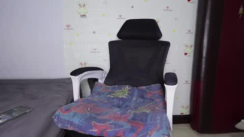 skinnythai4u online show from May 22, 3:28 pm