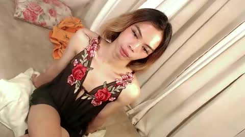 skinnytrans69 online show from May 1, 6:34 pm