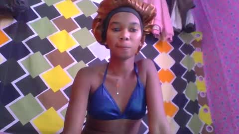 Snapshot of skinygirl2 chatting on June 9, 7:31 am skinygirl2 online show from June 9, 7:31 am