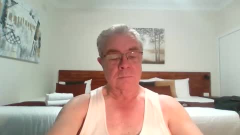 Snapshot of skipper1970 chatting on December 19, 4:52 am Skipper1970 online show from December 19, 4:52 am