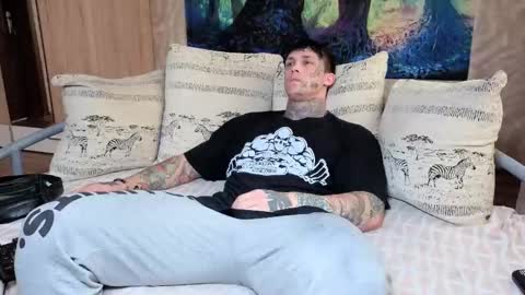 Snapshot of skirlingod chatting on October 13, 5:07 am skirlingod online show from October 13, 5:07 am