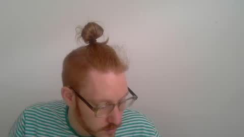 Snapshot of sklave_s chatting on June 29, 7:47 am sklave_s online show from June 29, 7:47 am
