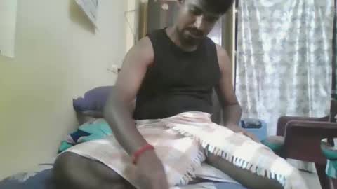 Snapshot of sklavepappu143 chatting on May 15, 8:32 am Indianslut1431 online show from May 15, 8:32 am