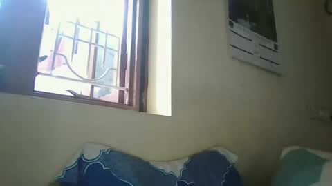 Snapshot of sklavepappu143 chatting on May 16, 6:21 am Indianslut1431 online show from May 16, 6:21 am