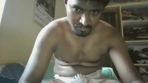 Snapshot of sklavepappu143 chatting on May 16, 6:32 am Indianslut1431 online show from May 16, 6:32 am