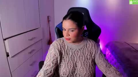 Snapshot of sky___blue chatting on November 5, 3:34 pm Sky Independent model WISH LIST online show from November 5, 3:34 pm