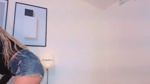 Snapshot of sky_johnson_ chatting on May 21, 7:10 pm sky_johnson_ online show from May 21, 7:10 pm