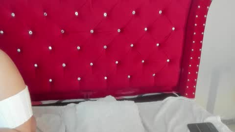 Snapshot of sky_ls chatting on September 12, 4:12 am sky_ls online show from September 12, 4:12 am