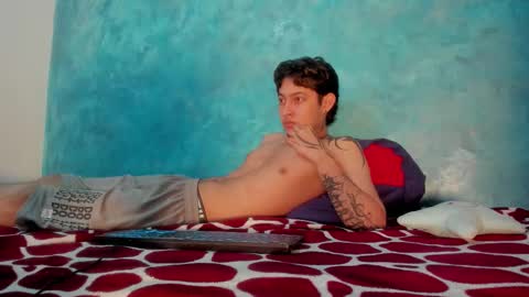 sky_wild online show from December 16, 2:49 am