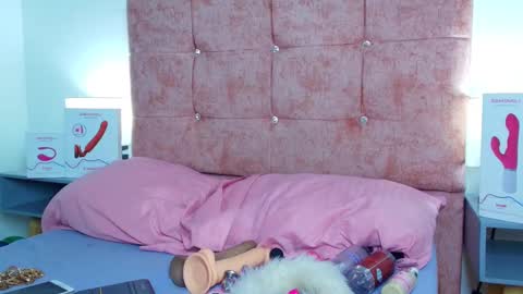 skye moore online show from October 13, 11:43 am