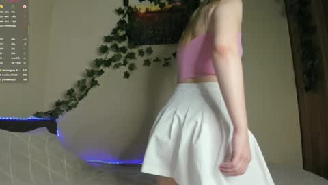 Snapshot of skyedavis chatting on May 12, 1:41 pm skyedavis online show from May 12, 1:41 pm