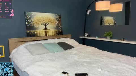 Skye online show from October 3, 6:49 pm