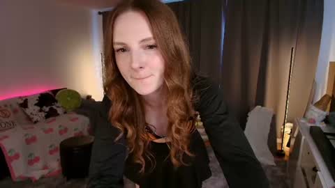 Snapshot of skyewatson chatting on June 23, 5:55 pm Skye Watson online show from June 23, 5:55 pm