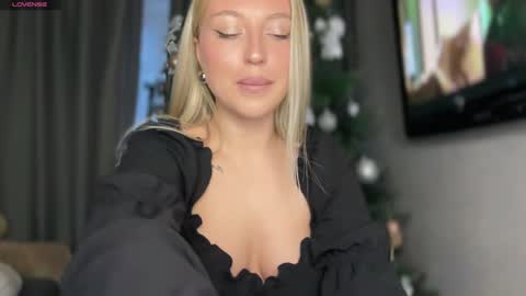 Snapshot of skyffi chatting on January 9, 1:35 pm GARRY AND SOPHIA online show from January 9, 1:35 pm