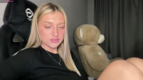 Snapshot of skyffi chatting on January 30, 7:15 pm GARRY AND SOPHIA online show from January 30, 7:15 pm