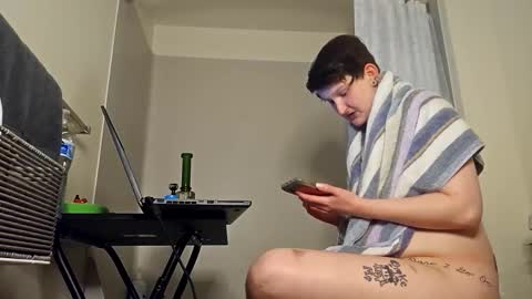 Snapshot of skyisacutie chatting on December 1, 9:25 am Skyisacutie online show from December 1, 9:25 am