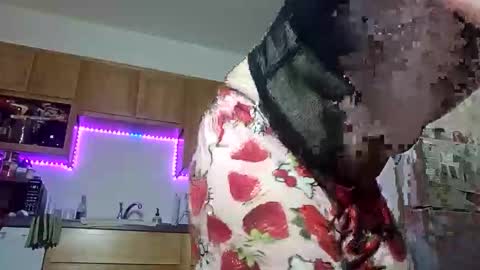 Snapshot of skyisacutie chatting on December 15, 7:01 am Skyisacutie online show from December 15, 7:01 am