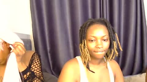 Snapshot of skylar28_ chatting on June 21, 5:48 pm skylar28_ online show from June 21, 5:48 pm