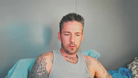 Snapshot of skylarrgrey chatting on May 17, 7:32 pm SkylarGrey online show from May 17, 7:32 pm